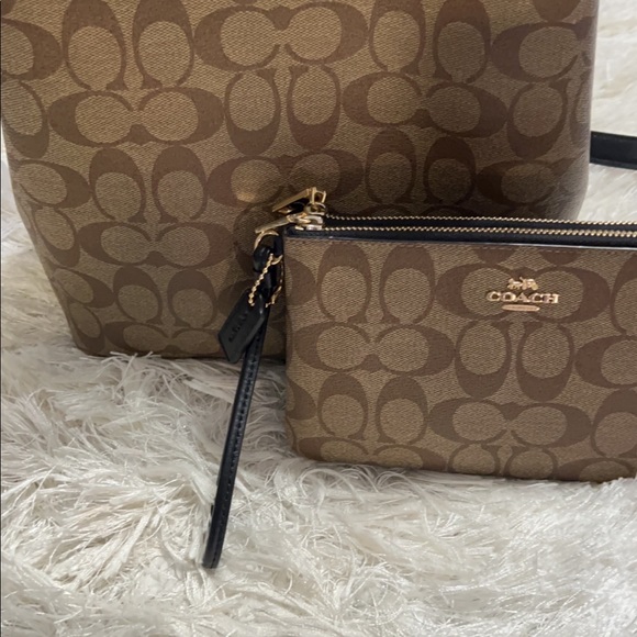 Coach Bag - Picture 5 of 6